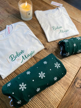 Load image into Gallery viewer, matching-christmas-pyjama-set-snowflakes
